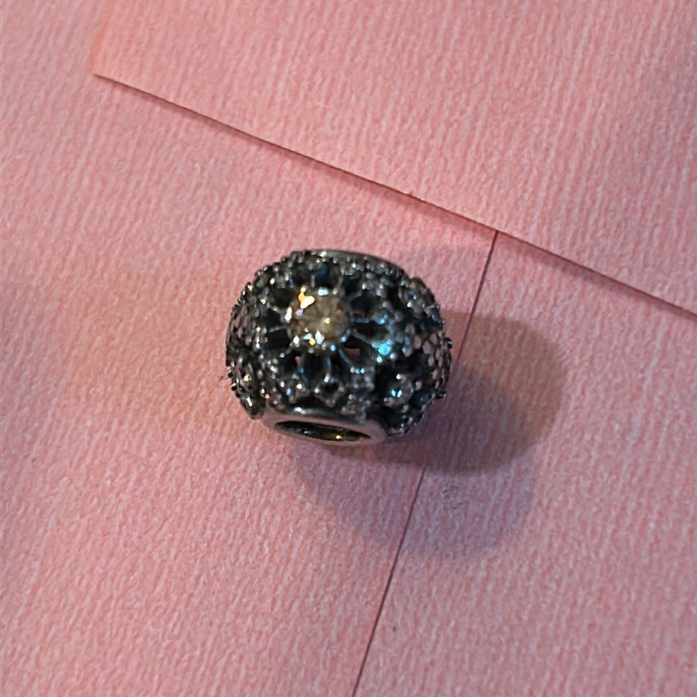 Pandora Inner Radiance Charm - Picture 2 of 4